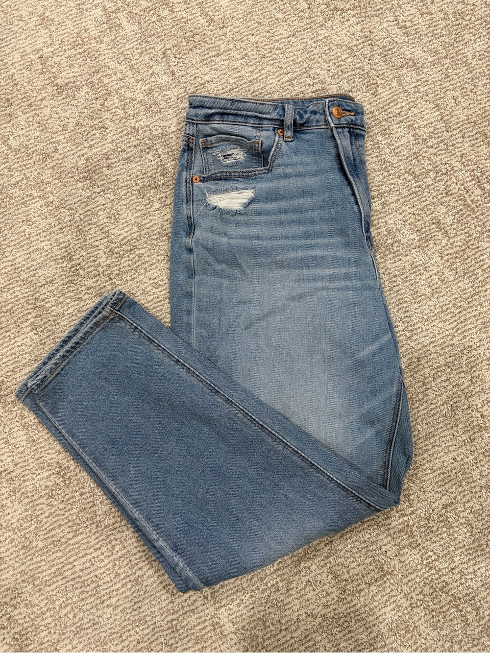 American Eagle Outfitters Women’s Light Wash Mom Jeans